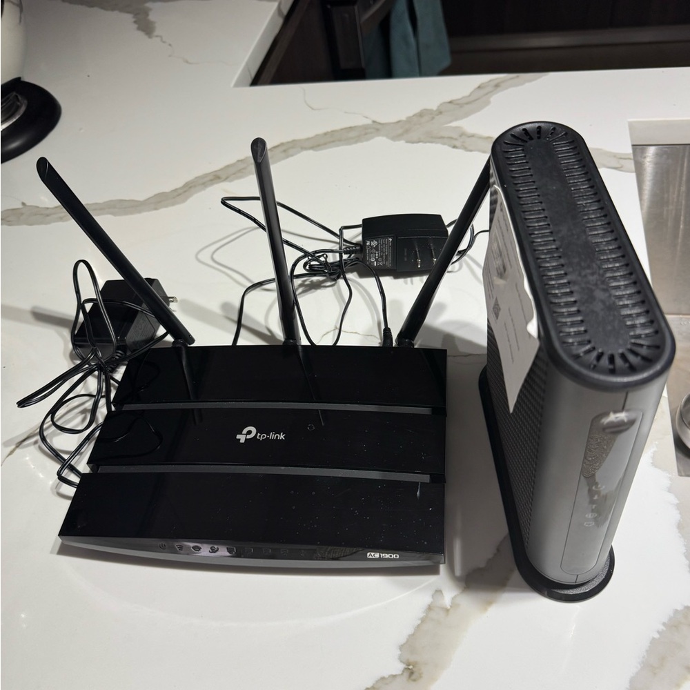 Affordable Internet Setup: Motorola Modem & TP-Link Router Combo